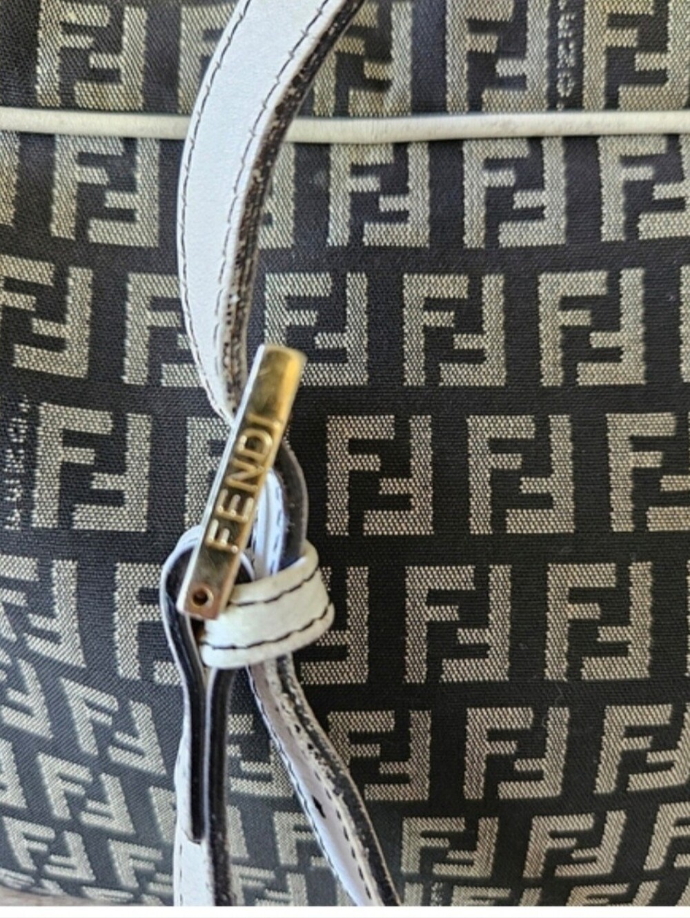 RARE Fendi, FENDI Mamma Zucca Baguette Handbag, White Leather Fendi Crossbody - Picture 4 of 9